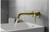 Змішувач до умивальника зі стіни VEO яскраве золото зображення 2