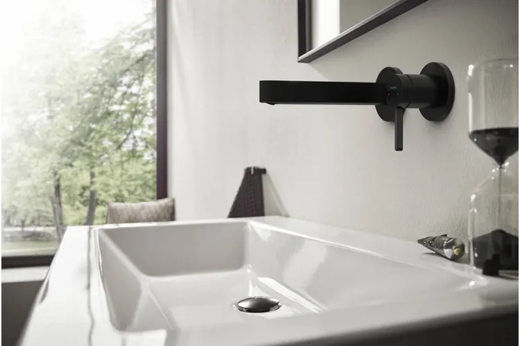 Змішувач Finoris 165 для умивальника зі стіни, Matt Black (76051670) зображення 2